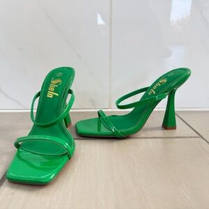 Green Patent Strappy Heels – Square Toe – Statement Shoes – Size 7